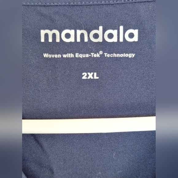 Mandala Navy Blue V-Neck Scrub Top Plus Sz2XL Short Sleeves Pockets - Picture 2 of 6